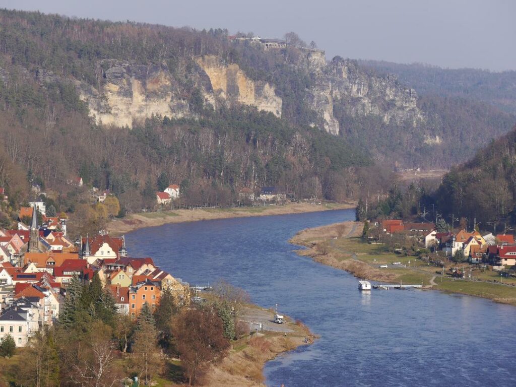 Entdeckertour Blicke elbaufwärts in Richtung Bastei