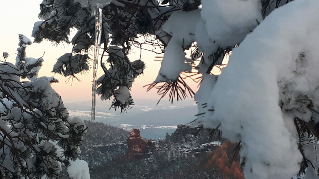 Höhlen im Schnee